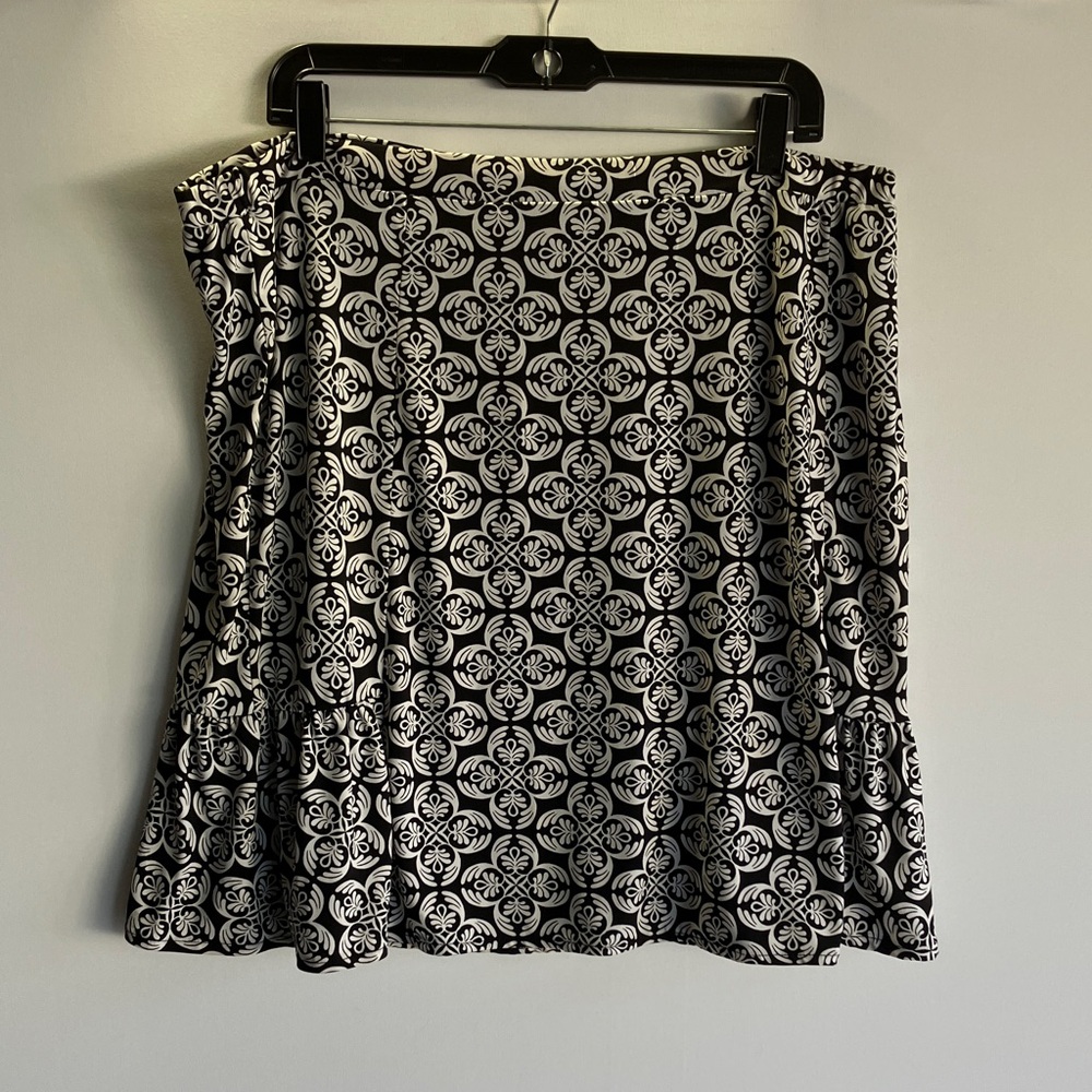 White House Black Market Black and White Patterned A-Line Skirt